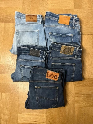 Jeanspaket - Perfekt för dig som vill börja med återförsäljning eller bara vill fylla på i gadoroben! 30-34 (endast bra storlekar) Mycket bra skick på jeansen! du betalar 100kr per byxa! Hör av dig vid minsta fundering!