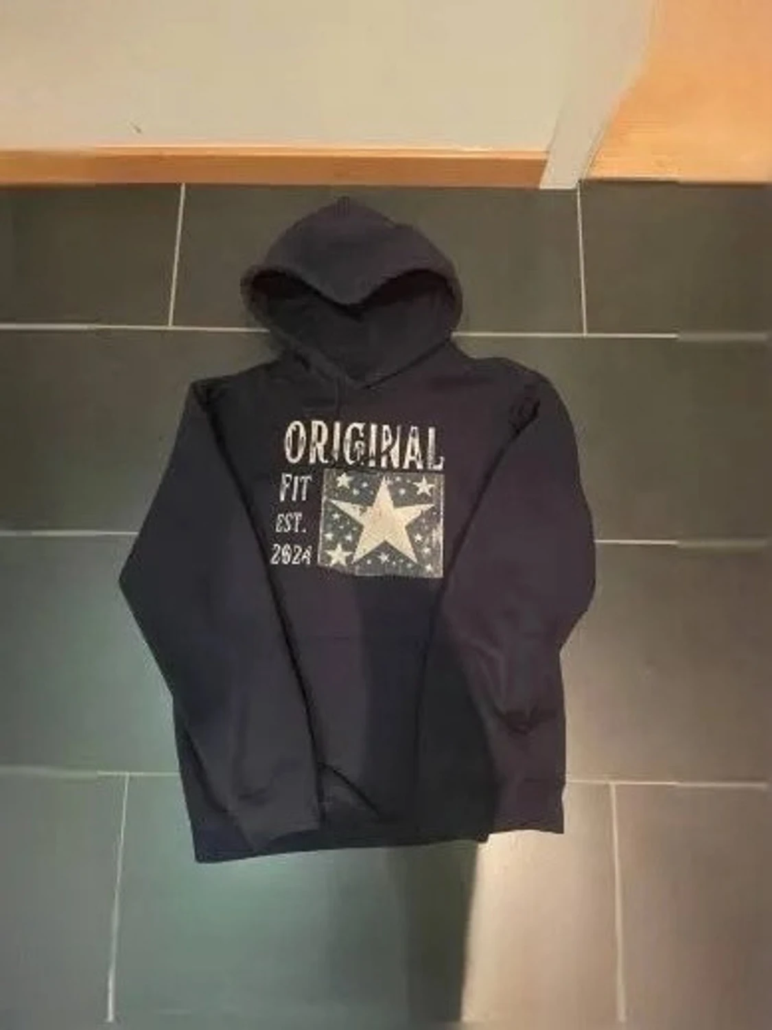 Mörkblå hoodie