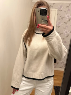 Polotröja - Beige polotröja från hm i storlek m! Mycket gott skick!☺️☺️