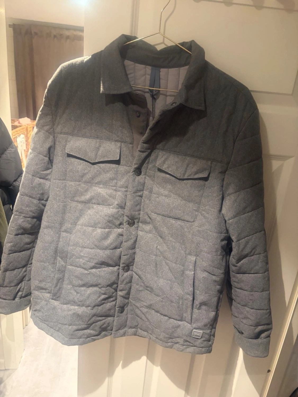 Grå quiltad overshirt med fickor