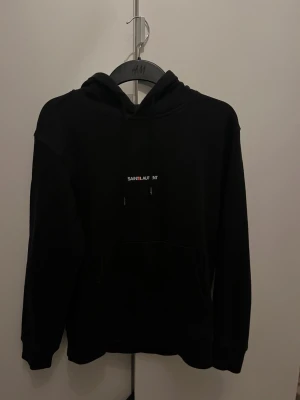 Saint Laurent hoddie  - Inga defekter. Säljer pga av att den inte används 🥰 priset är inte heller hugget i sten så det kan diskutera! Storlek s men skulle säga att den passar xs också 