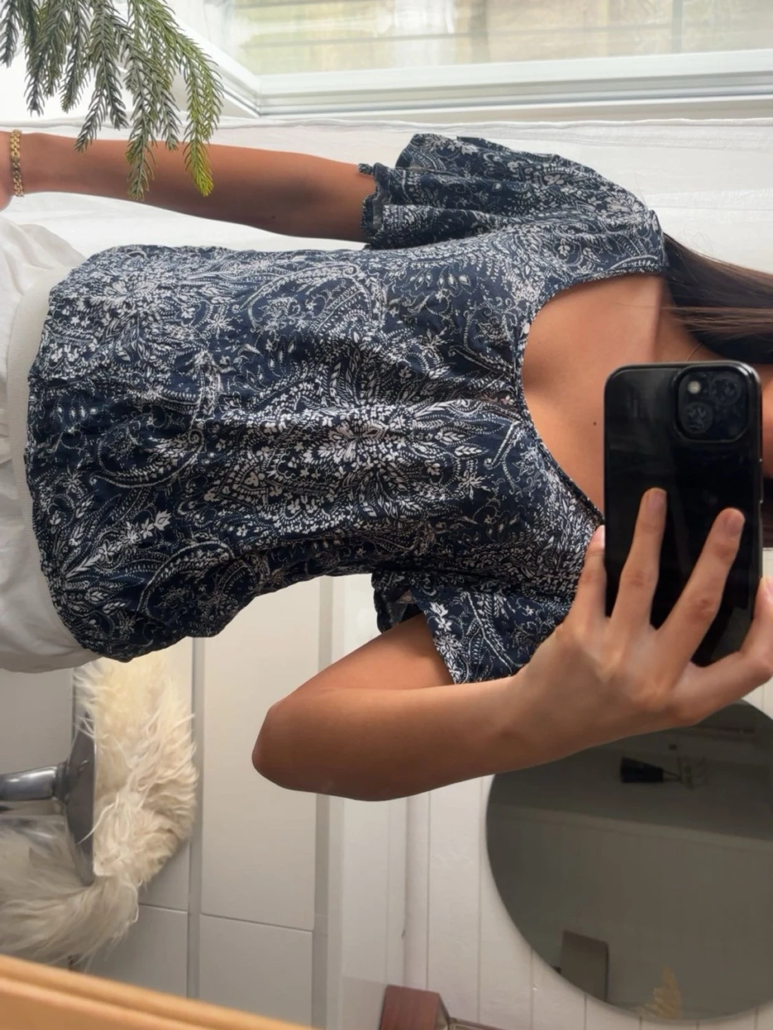 Blå t shirt med mönster - 1