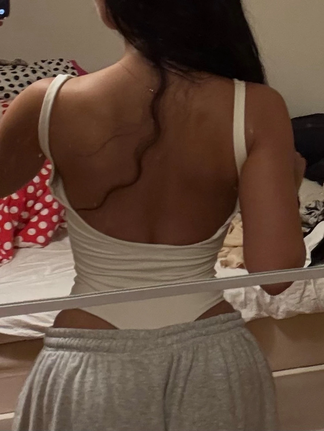 Vit basic body med djup rygg - 1