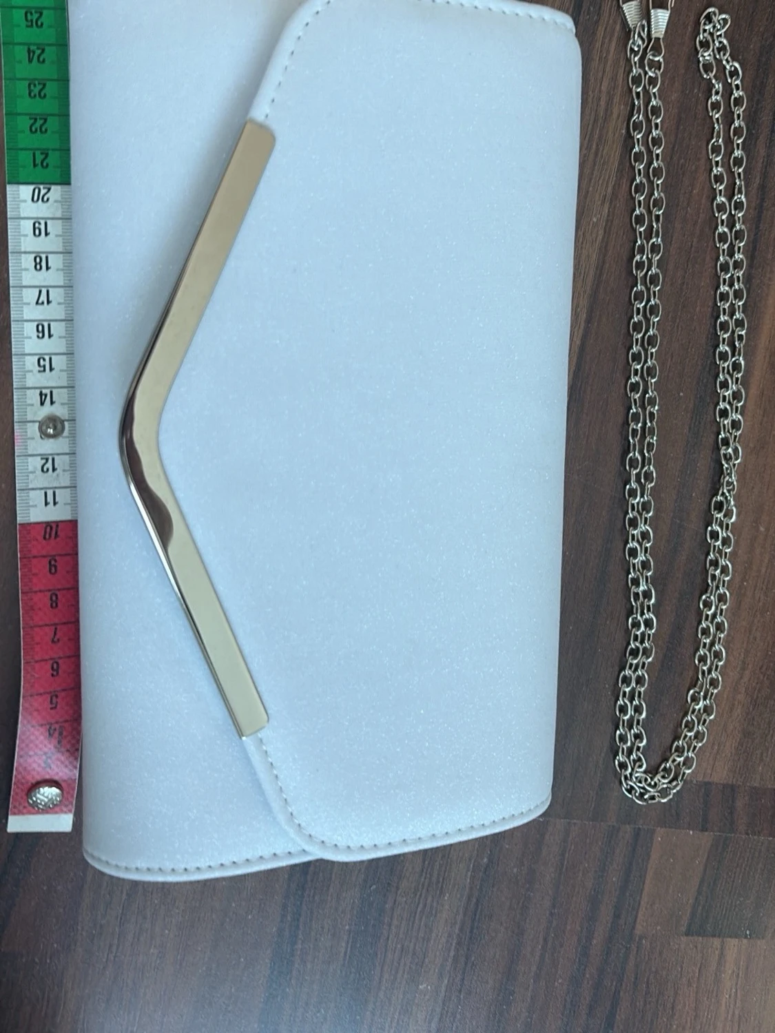 Vit kuvertväska med silverdetalj - 3