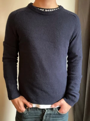 A Days March stickad tröja - Stickad tröja från a days march i storlek Medium. 100% ull. Bra skick!