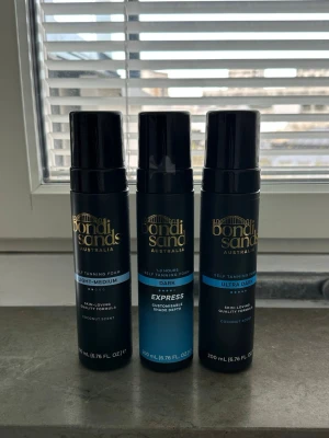 Bondi Sands brun utan sol mousse - Tre Bondi Sands Self Tanning Foam i nyanserna Light-Medium, Dark Express och Ultra Dark. Säljes för 200kr styck eller 500kr för alla 3. 