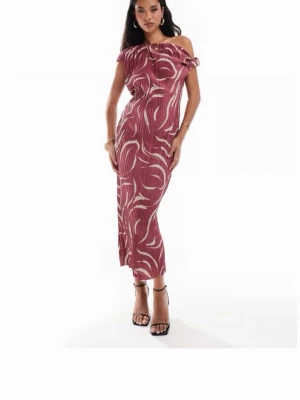 Vinröd omlottklänning med mönster - Vinröd långklänning med vitt abstrakt mönster och omlott-detalj. Klänningen har offshoulder-skärning och är tillverkad i ett plisserat, lätt material. Perfekt för dig som vill sticka ut med en trendig och bekväm look.