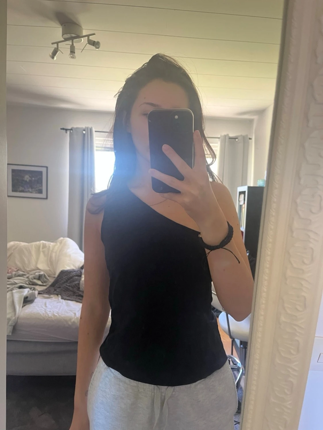 Svart oneshoulder topp