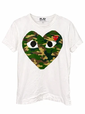 C.D.G T shirt  - En Comme des garçon t shirt i bra skick, säljer den för  jag inte vill ha längre. 