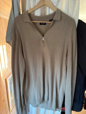 Beige jack and Jones kofta  - Frågor eller prisdiskussion kan ni alltid skriva!