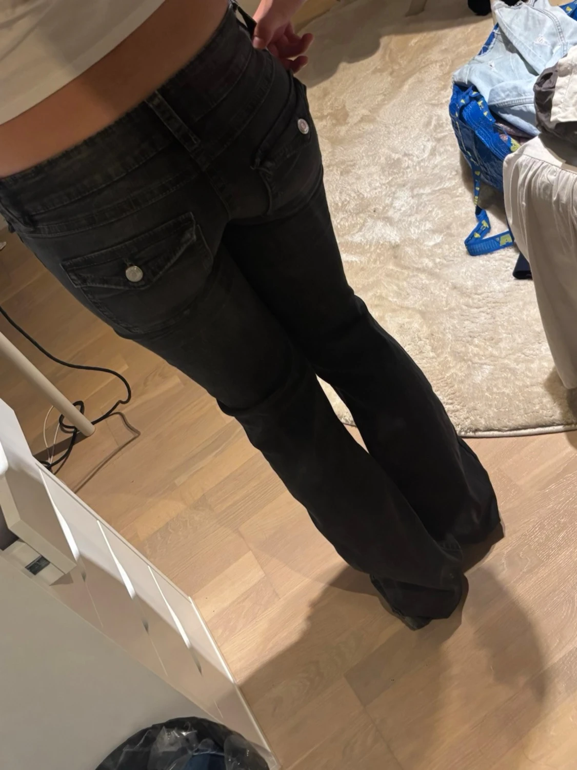 Svarta slitna jeans med raka ben - 1