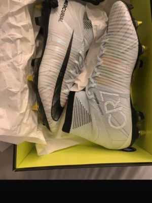 Nike Mecurial Superfly 5 chapter 5 cr7 sg pro anti-clog - Finns kvitto Helt nya, bara testade.  Har låda och allt extra med. Storlek 44,5
