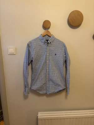 Ralph Lauren skjorta  - Riktigt snygg raffe skjorta perfekt inför sommaren. 