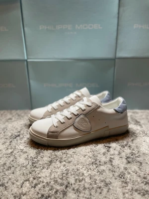 Philippe model skor - Fina och helt oanvända skor! Storlek 43! Perfekta nu inför sommaren!  Hör av er ifall ni har några frågor! 🙌