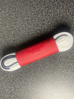 Valentino open skosnören  - Valentino open skosnören | helt nya | färg: blå vita | Mvh MD Closet