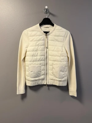 Massimo Dutti Cardiganjacka  - ‼️VI TAR EJ BYTEN‼️| Massimo Dutti Cardigan | Skick: 9/10  | Storlek XS | Fraktar imom 24 timmar efter affär 📦| Hör av dig vid minsta fråga eller fundering 💭 