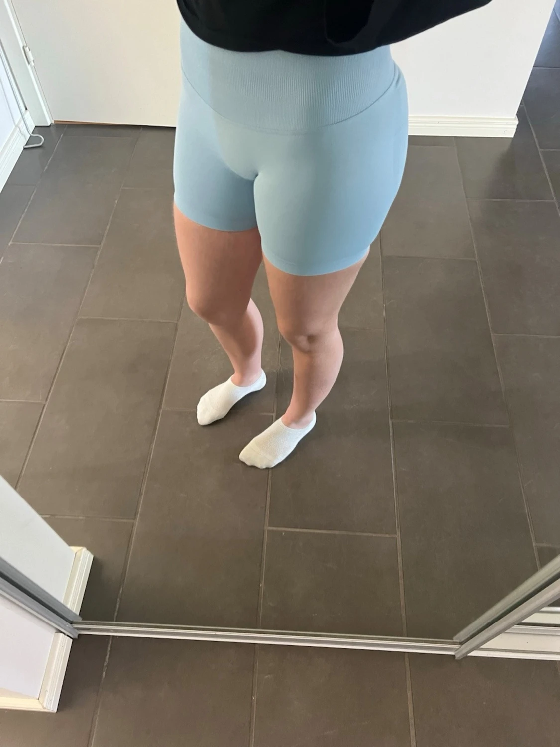 Ljusblå aura seamless scrunch shorts från Relode - 3