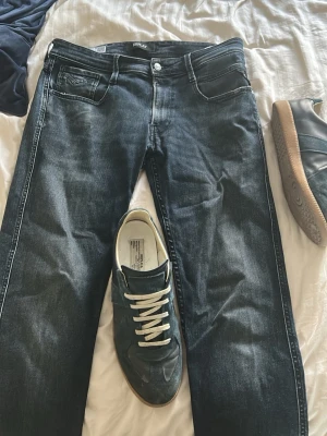 Replay Anbass - Säljer nu mina mörk gråa replay anbass vid storlek 32 34. Pris går att diskuteras vid snabb affär👍🏽