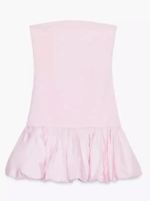 Klänning  - Jätte söt och fin klänning från Zara🤍 använt endast 2 gånger och har inga defekter