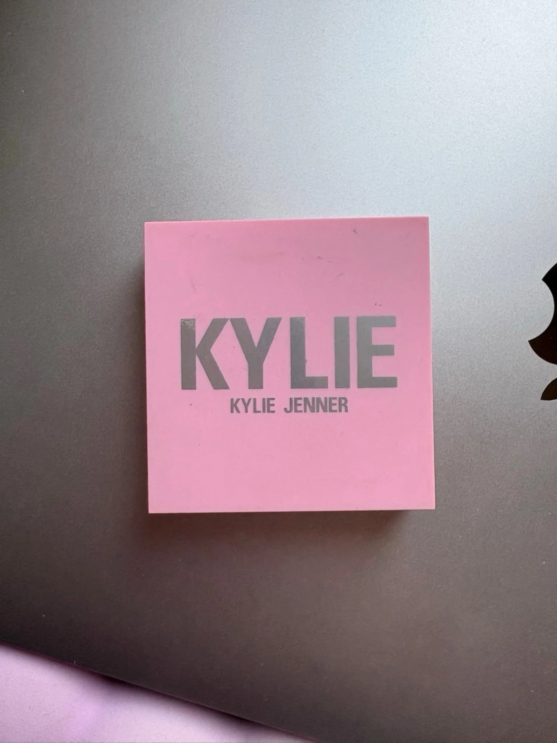Kylie Jenner bronzer - 1
