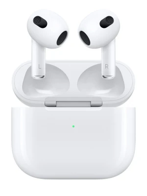 Apple AirPods 3 - Säljer ett par vita Apple AirPods 3 med stilren design och rundade former. Hörlurarna är trådlösa och levereras med ett smidigt laddningsetui samt en Lightning till USB-C kabel. Tillverkade i blank plast och passar perfekt för musik, samtal och poddar.