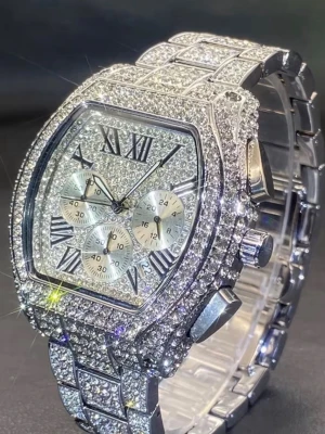 Iced out klocka  - Helt ny, aldrig använt klockan. box ingår. 