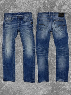 G-Star Raw jeans  - Väldigt schyssta jeans, simpla och passar till alla outfits! Mått: A:43 B:85 C:24 D:22 E:19 (cm) Skriv vid fundering 😇✌️