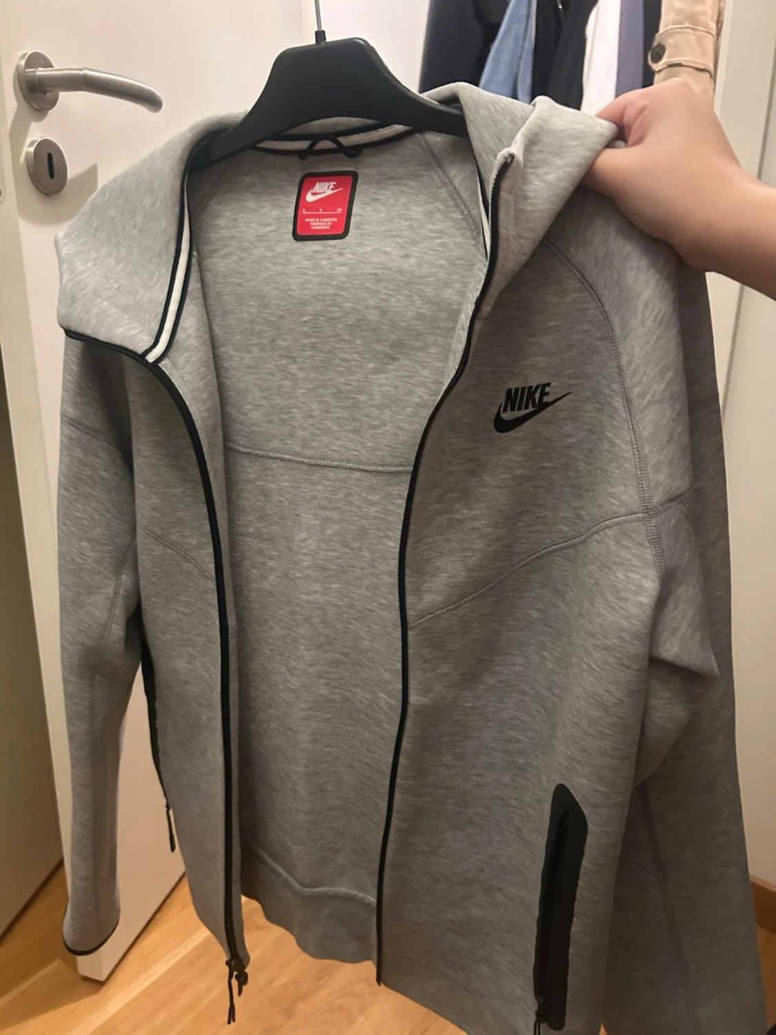 Grå zip hoodie från Nike - 1