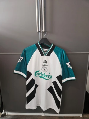 Liverpool bortatröja Adidas 90-tal - Retro Liverpool tröja. Replika, pris går att diskutera.