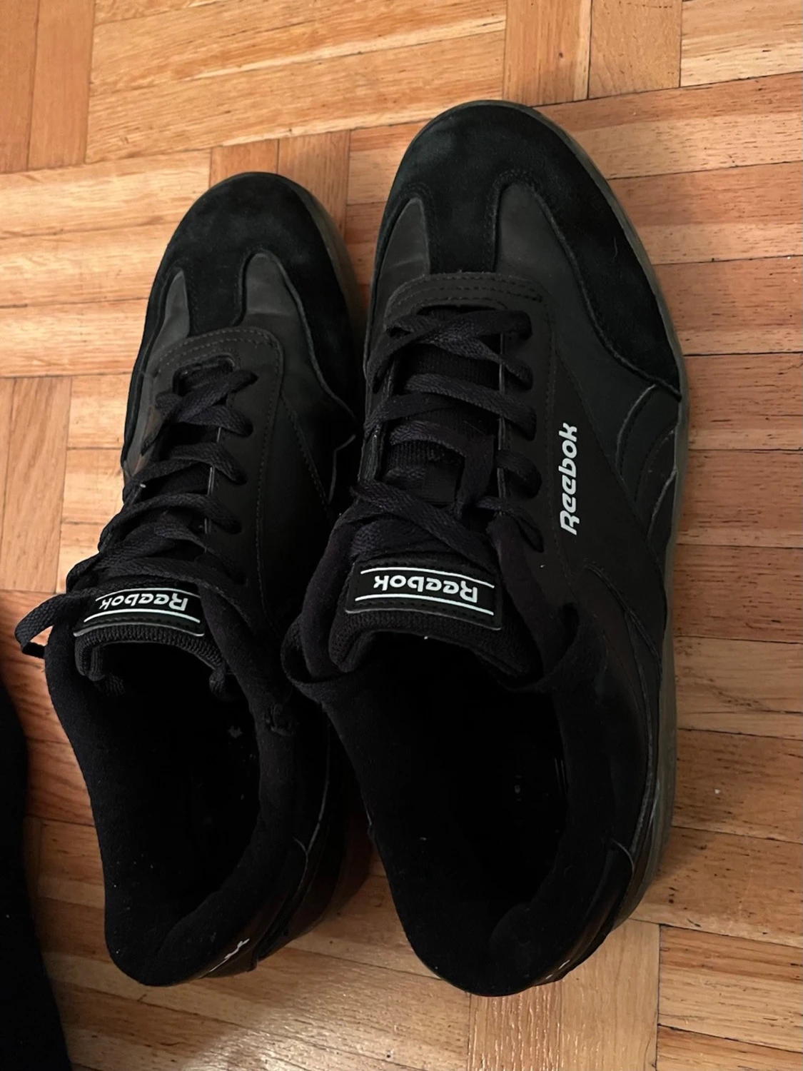 Svarta Reebok sneakers i läder och mocka - 5