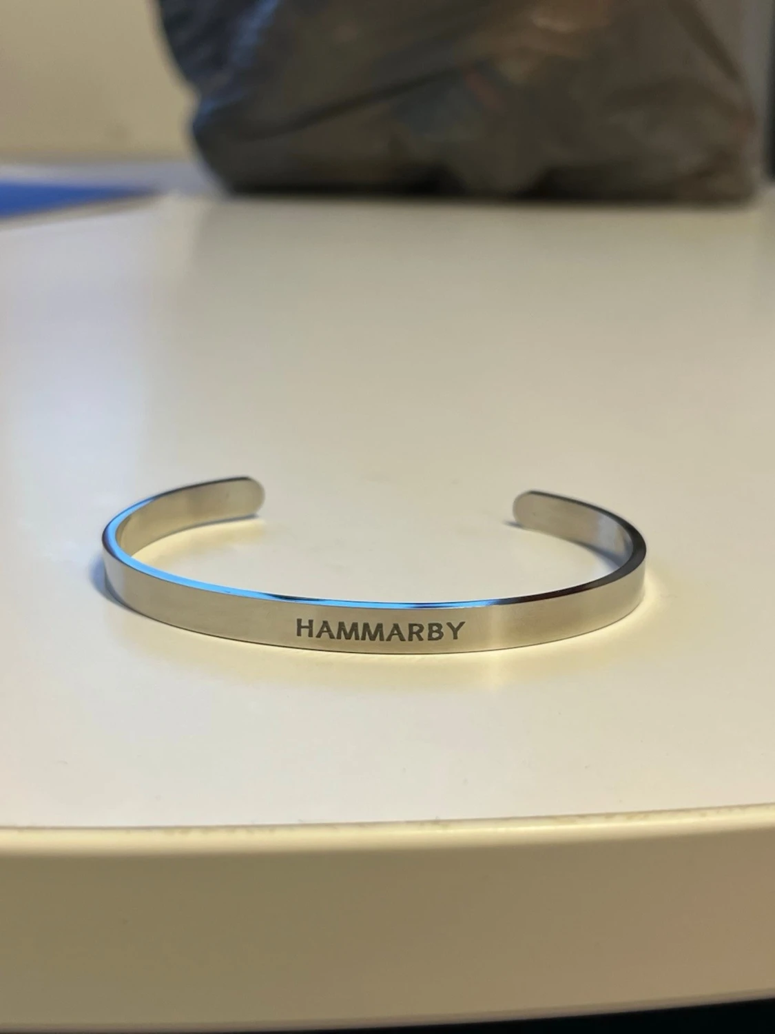 Silvrigt armband HAMMARBY gravyr