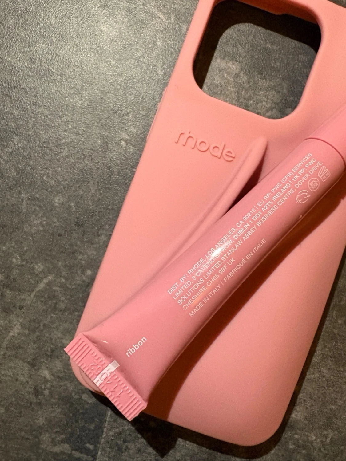 Rosa mobilskal Rhode med läppglansfack - 1