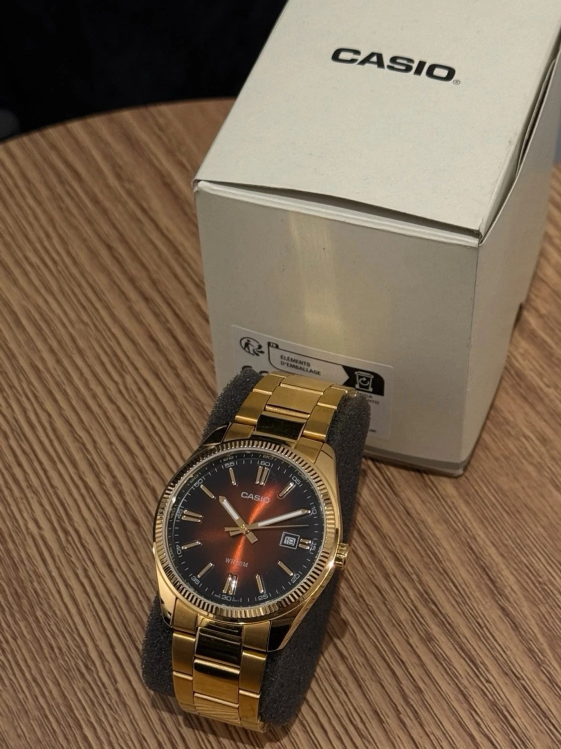 Guldfärgad Casio klocka med länkarmband - 1