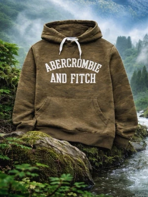 KÖP INTE! Intresse koll! - Intresse koll på min snygga olivgrön hoodie från Abercrombie & Fitch med stor vit logga på bröstet. Klassisk känguruficka framtill, vit dragsko i huvan och mjukt material. Perfekt för en chill och avslappnad stil.