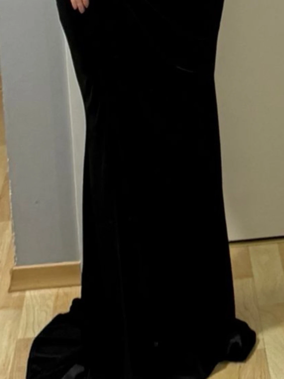 Svart långklänning med spetsärmar - 5