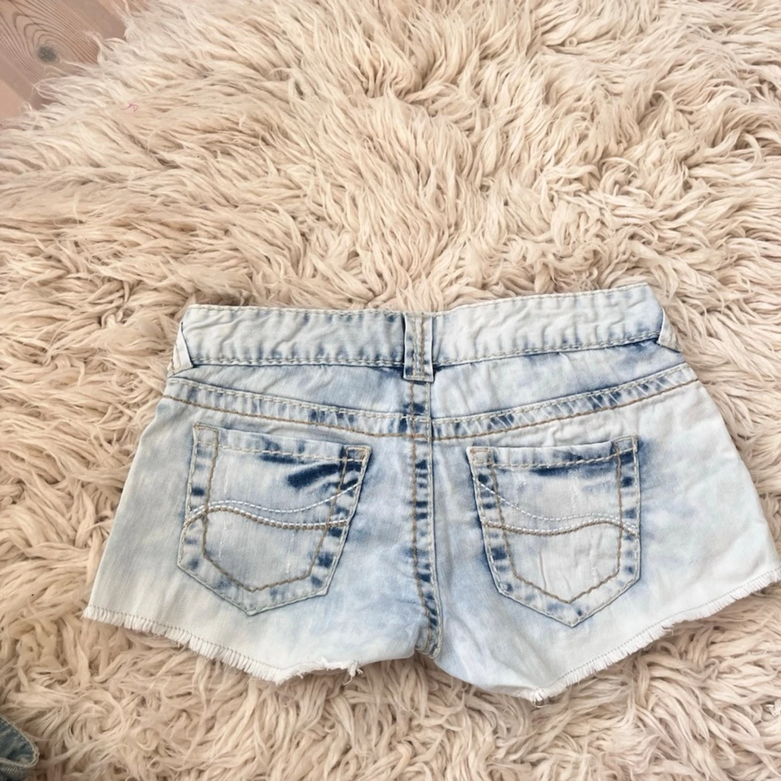 J15 Ljusblåa Superlowrise jeansshorts - 3