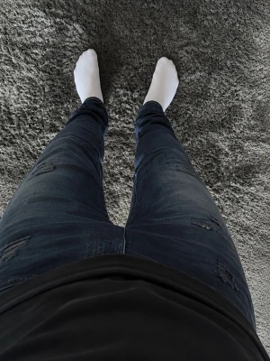 Replay Anbass jeans med slitningar - w29/l32 - ny utan prislapp - Säljer dessa feta replay Anbass jeansen med snygga slitningar!🤩  Dom är i storlek W29 och L32 och i modellen Anbass (slimfit)  Dom är är i ny skick.  Priset är diskutabelt vid en snabb affär.  Fråga vid funderingar:) Skickas snabbt📦  Ps: köp bundel för bättre priser eller följ mig för kommande släpp😉 