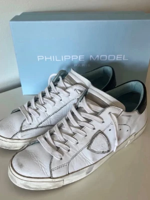 Philippe model skor - Säljer dessa Philippe model skorna då jag köpt ett par andra skor. De är i bra skick. Storlek 43. Bara att skriva vid minsta fundering. Svarar snabbt! 👍