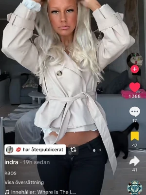 SÖKER - Söker denna trenchcoaten i beige!💞