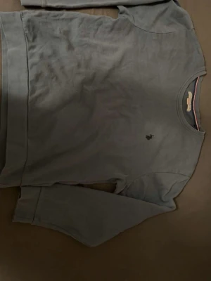 Mörkgrå tröja från Ralph Lauren - Snygg tröja från Ralph Lauren. Skön material och i mycket bra skick. 