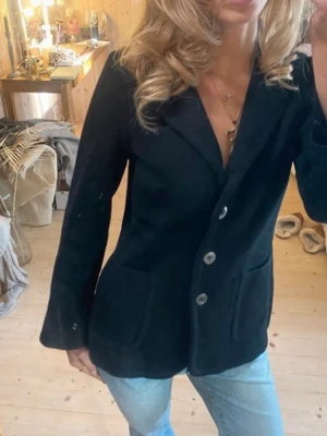 Anna holtblad kofta - SÅ snygg i ull