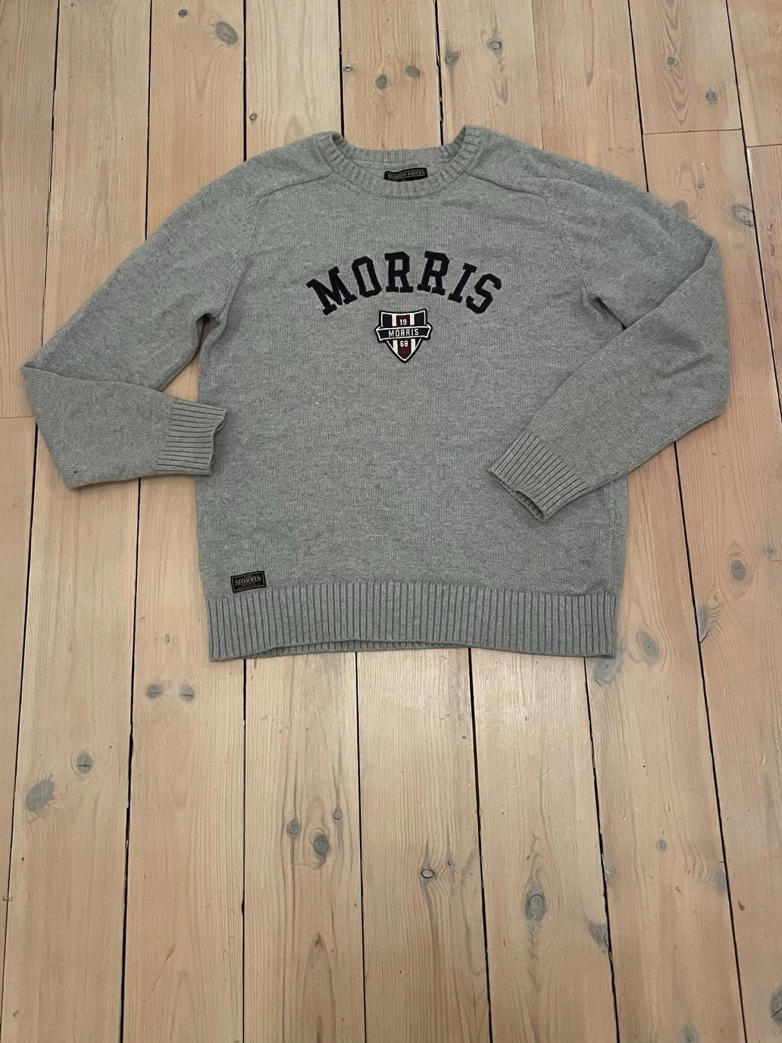 Grå stickad tröja från Morris Gents