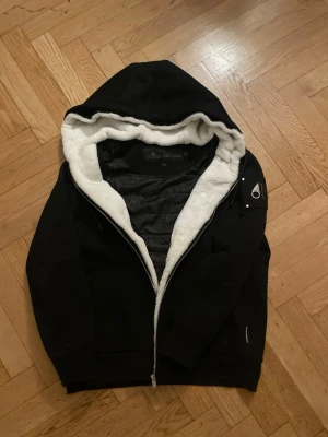 Moose knuckles Bunny - Moose knuckles Bunny som är i perfekt skick utan några skador eller något, tveka inte på att komma med frågor! Storlek XL men passar som L