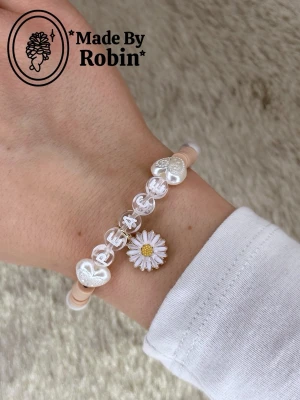 Armband ”Peace” ✌🏼🩷✨ - Vårt handgjora armband ”Peace” 🌷✨