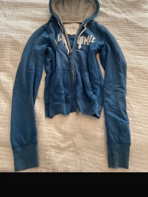 Blå zip hoodie Abercrombie & Fitch - Blå hoodie med dragkedja från Abercrombie & Fitch. Priset kan diskuteras 💓