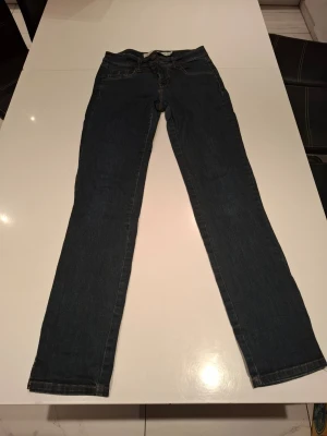 Straight jeans - Skriv till mig om du har några funderingar 