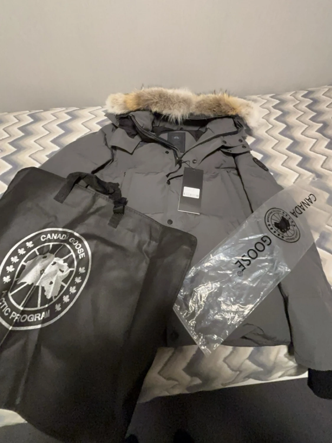 Grå dunjacka från Canada Goose