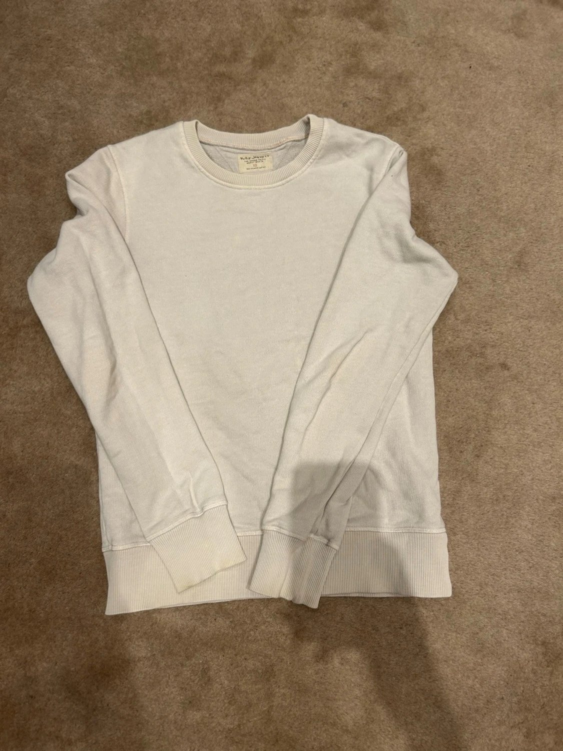 Ljusbeige sweatshirt från Nudie Jeans 
