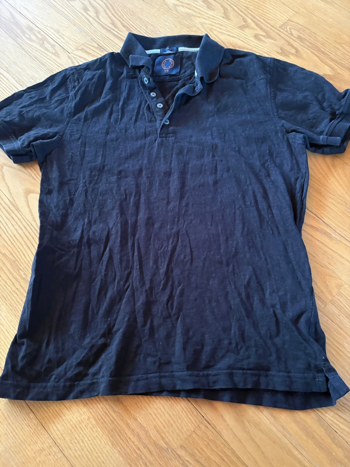 Svart pikétröja från Human Scales