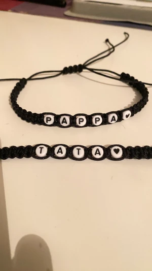 Personligt Armband ( styck pris) - Personligt Armband • Handgjord av oss • Går att designa ett eget där man själv bestämmer hur armbandet ska se ut eller kan ändra lite grann på hur armbandet ska se ut • Styck pris • Köpt sker via DM eller vår hemsida 🫶🏼